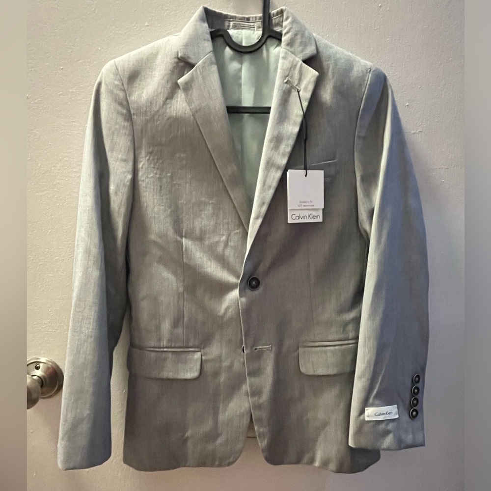 NWT! Calvin Klein Boys Light Gray Blazer SIZE 12

(Brand new with tags!)